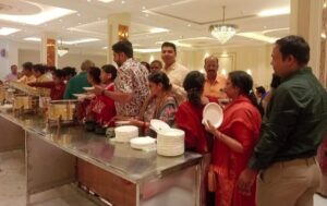 रिजॉर्ट में तीर्थ यात्रियों के लिए निशुल्क जलपान की व्यवस्था